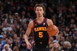表现还可以就是三分没开！丹尼尔斯21中10拿20分 另有10板2断